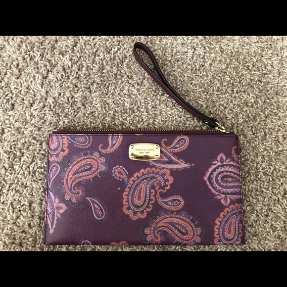 Michael Kors large wristlet purse - Picture 3 of 3
